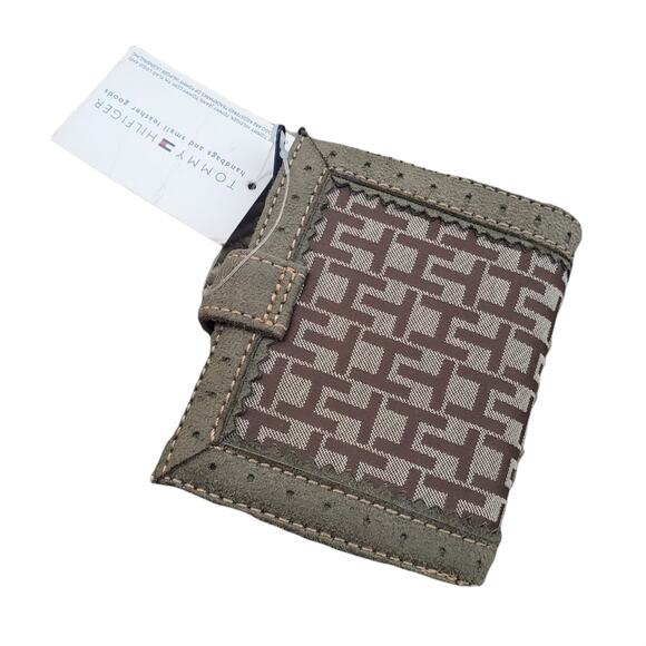 Tommy Hilfiger Faster Times French Wallet Logo Graphic NWT Tan - Picture 4 of 14